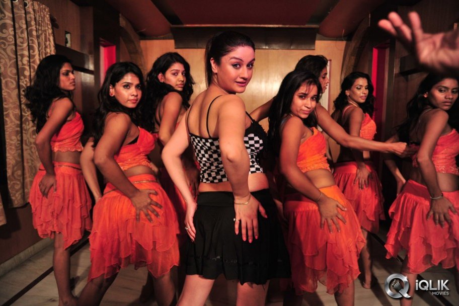 Amma Nanna Oorelithe